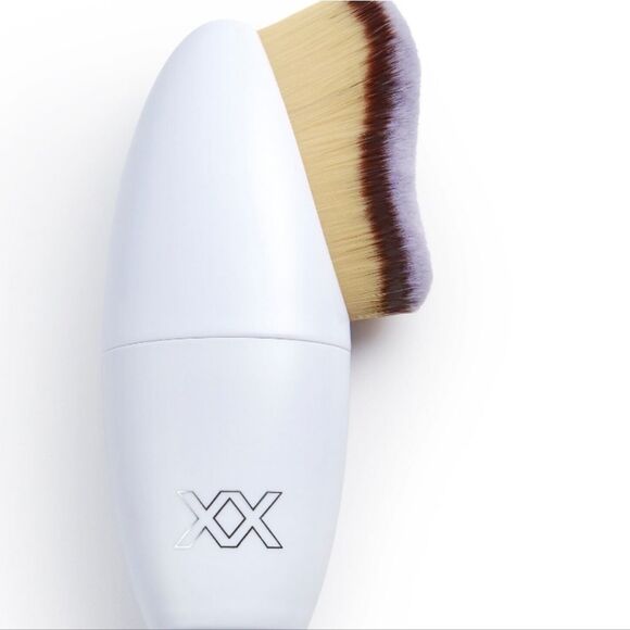 Revolution Beauty XX Revolution The Saviour Deep Cleaning Brush - Picture 4 of 6